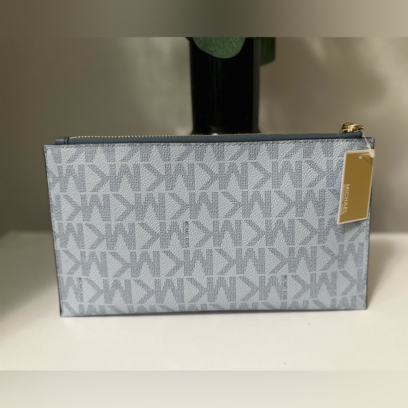 Michael Kors  Jet Set  LG Zip Clutch Wristlet - Picture 3 of 10